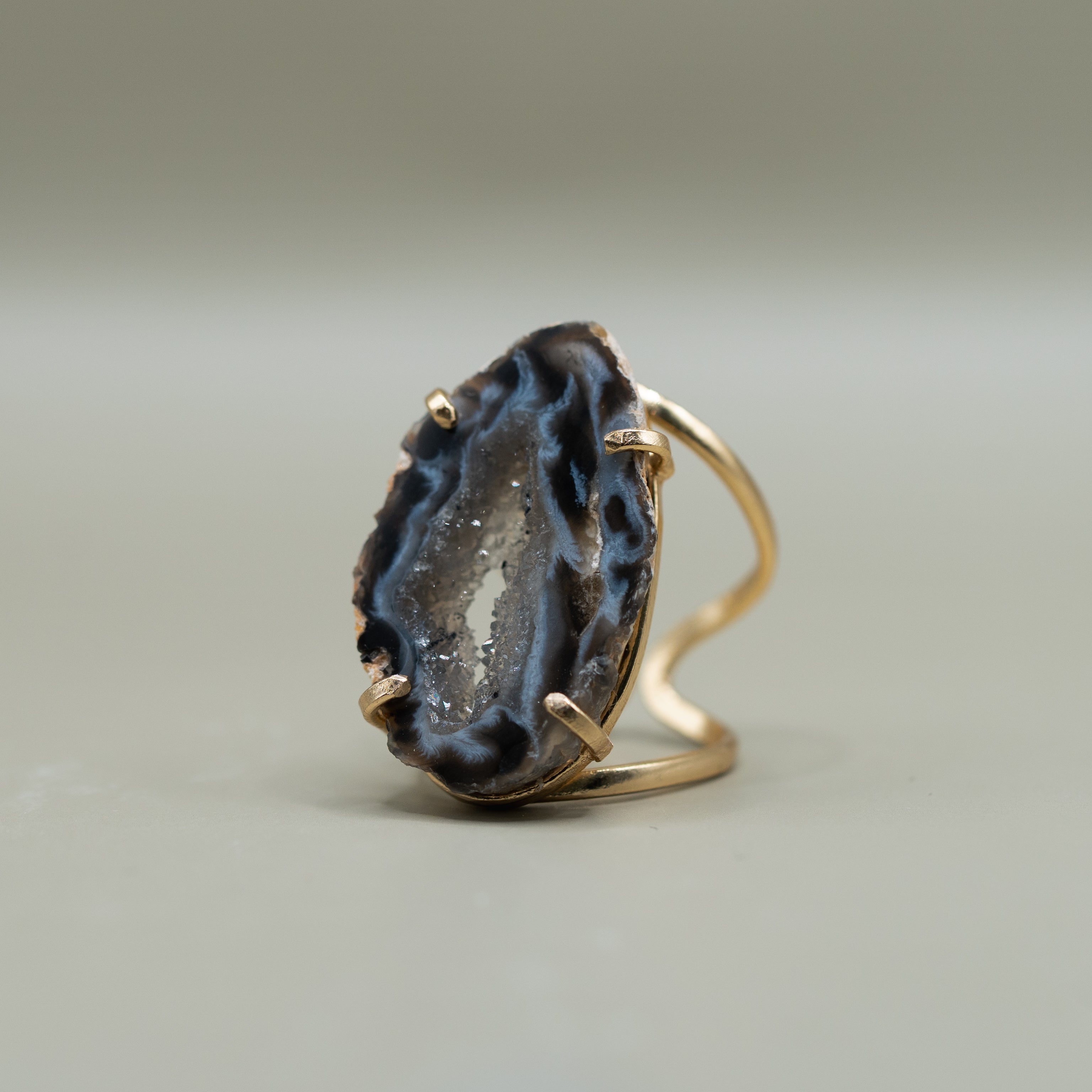 Achat Ring dunkel – 18K vergoldet, größenverstellbar