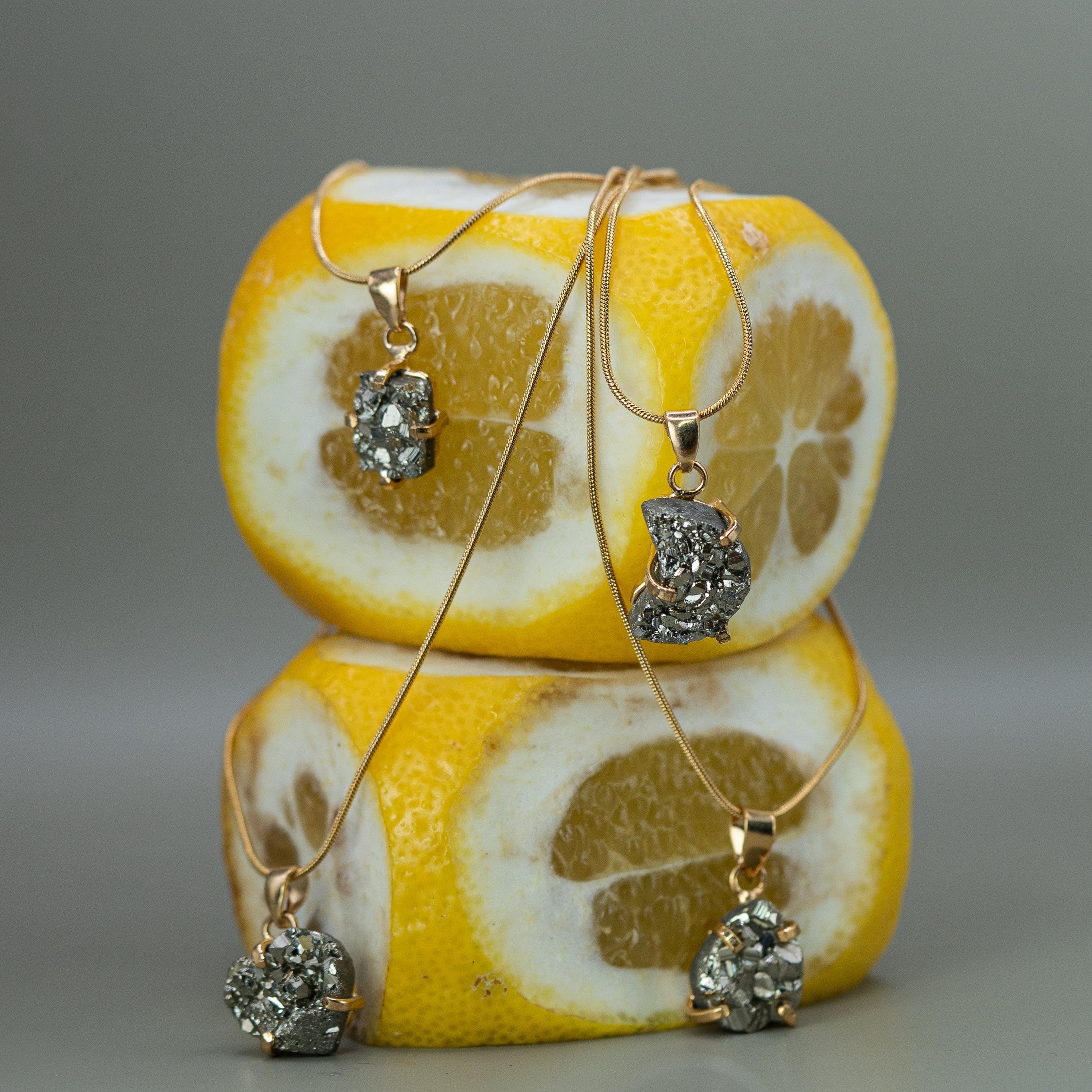 Pyrit Amulett inkl. Kette – 18K Vergoldet, Nickel Frei