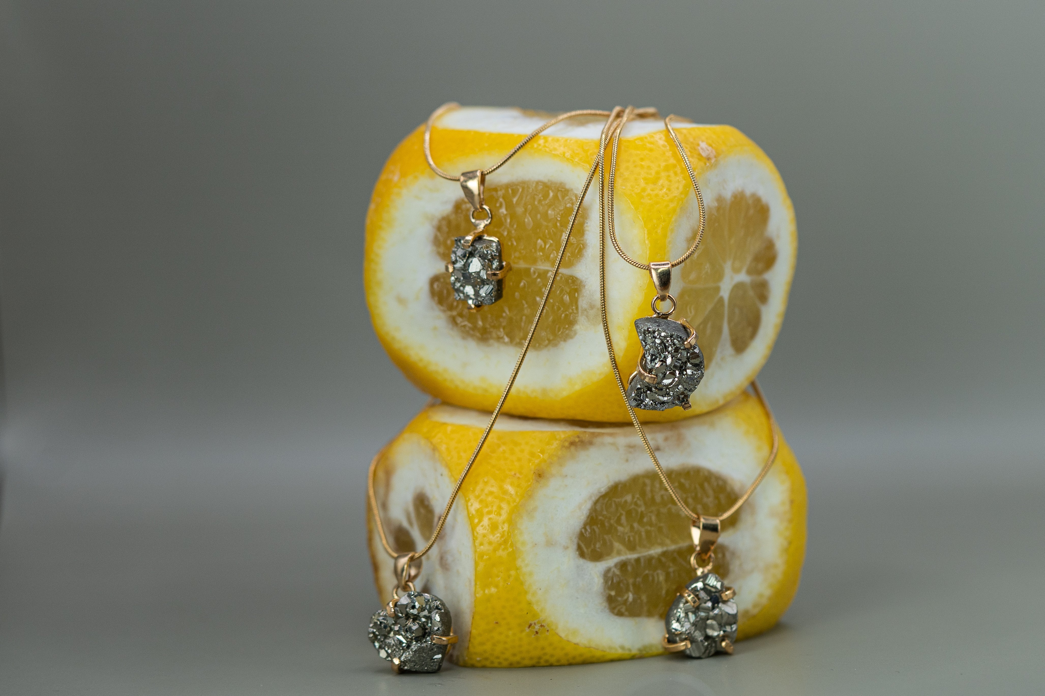 Pyrit Amulett inkl. Kette – 18K Vergoldet, Nickel Frei