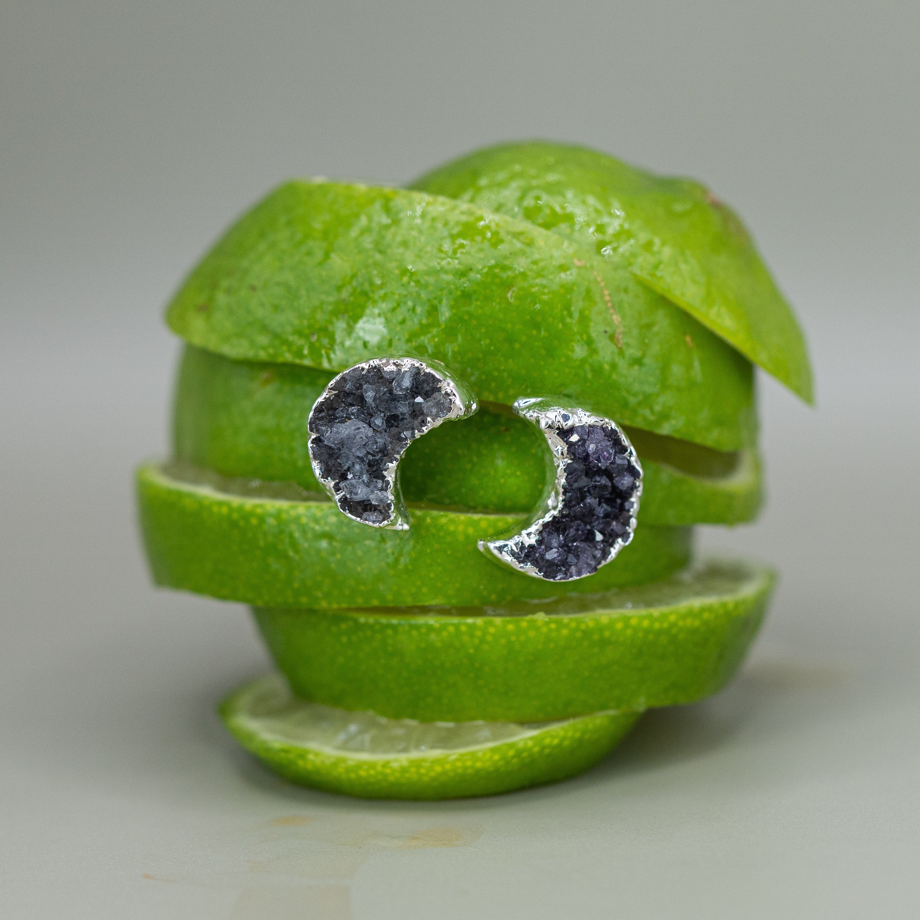 Amethyst Mond Ohrstecker – 18K vergoldet oder versilbert, nickelfrei