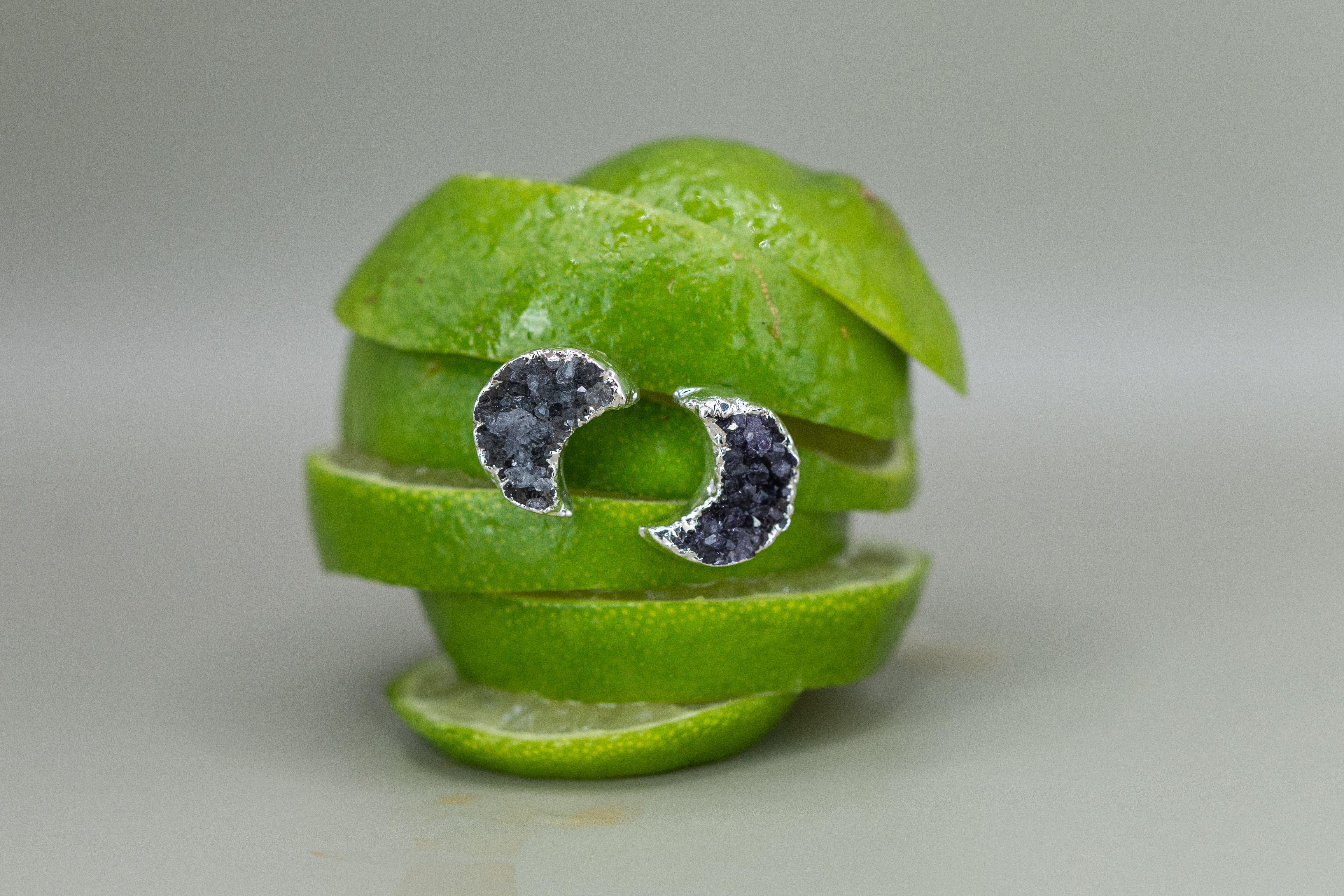 Amethyst Mond Ohrstecker – 18K vergoldet oder versilbert, nickelfrei