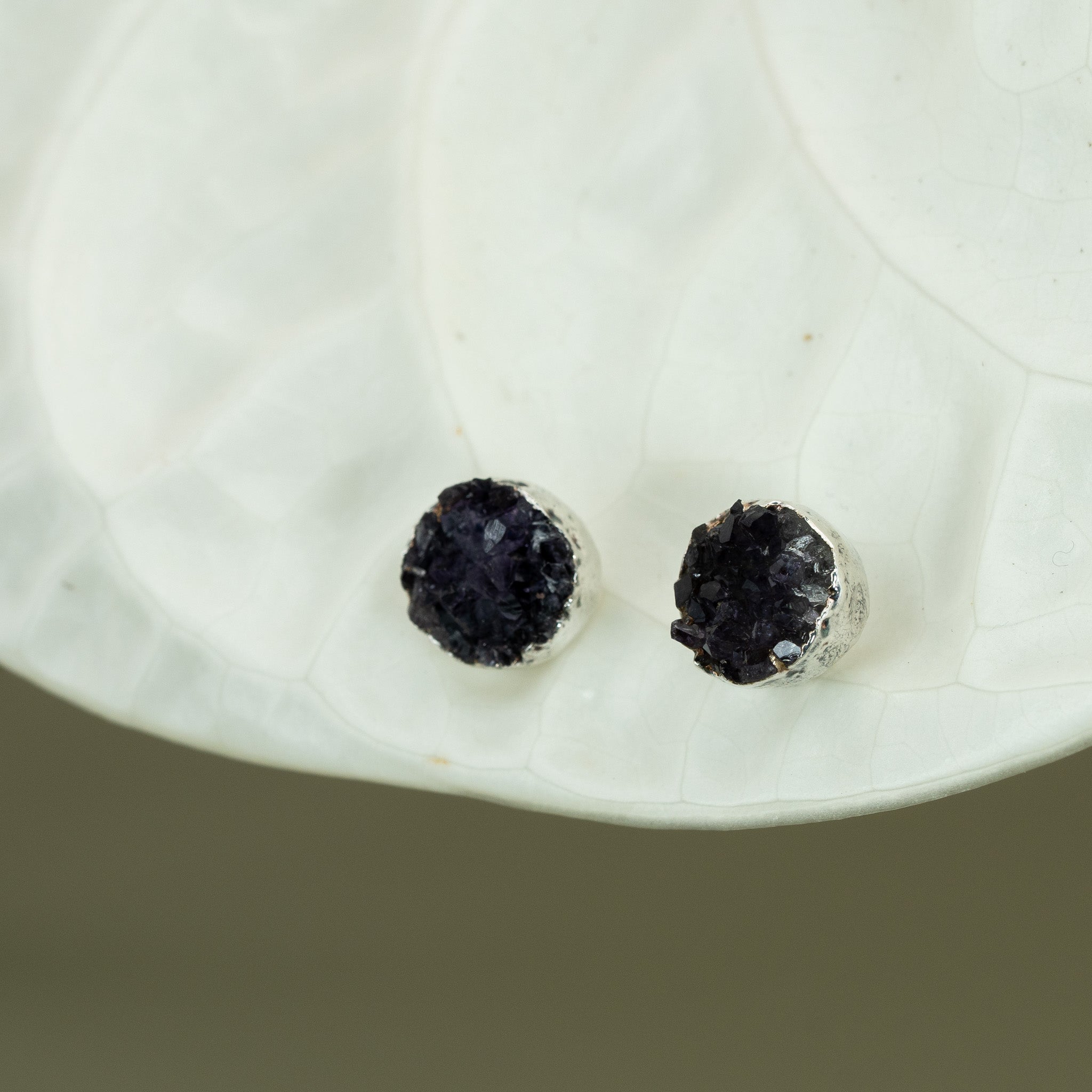 Amethyst Ohrstecker – 18K vergoldet oder versilbert, nickelfrei