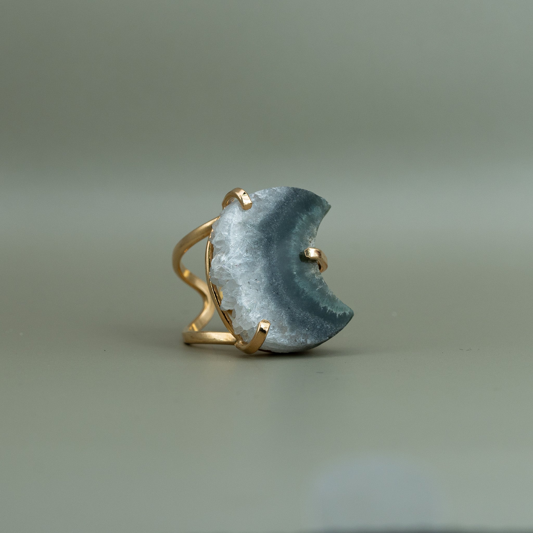 Amethyst Ring in Mondform – 18K vergoldet, größenverstellbar