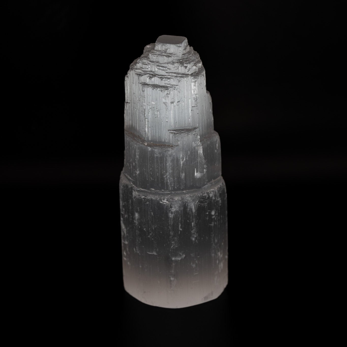 Selenit Turm – ca. 10 cm, A-Qualität, mit Standfläche