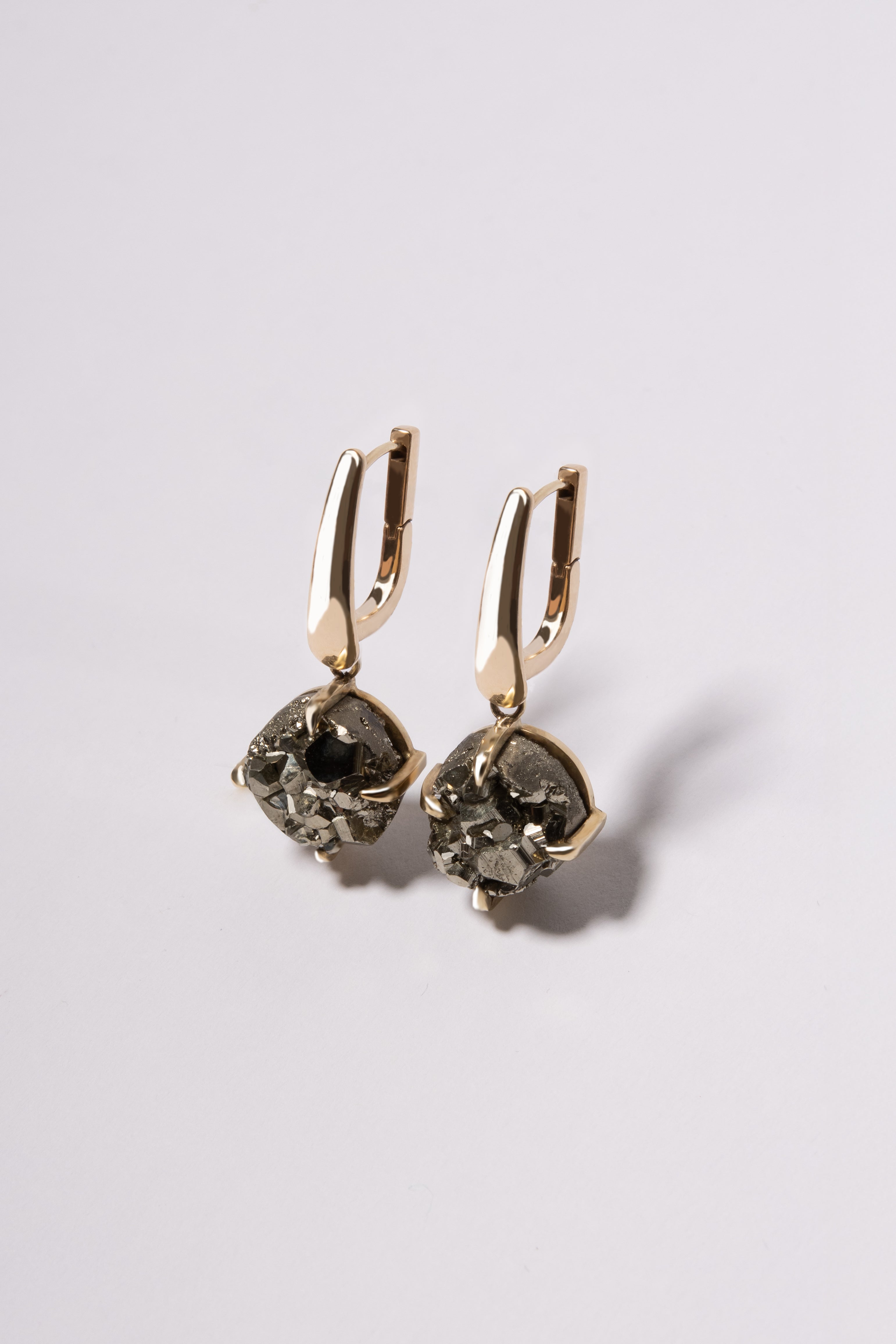 Luxuriöse Pyrit-Ohrringe | 14 Karat (Weiß-)Gold | Handgefertigt in Pforzheim